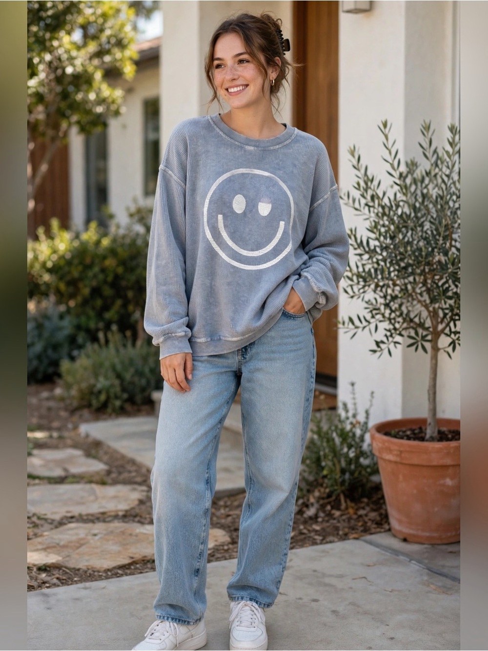 CHICKA-D GRAY CORDED RIBBED SMILEY FACE OVERSIZED CREWNECK SWEATSHIRT WOMENS M